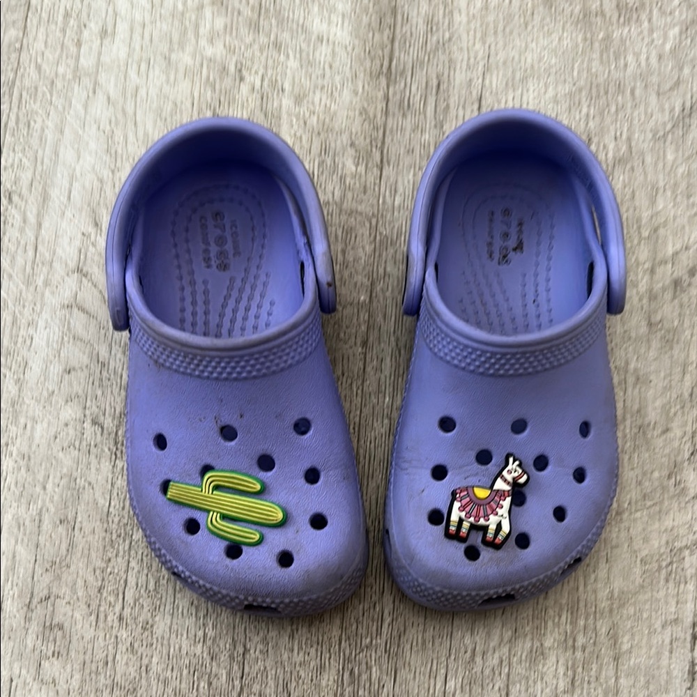 Crocs • purple slip on crocs